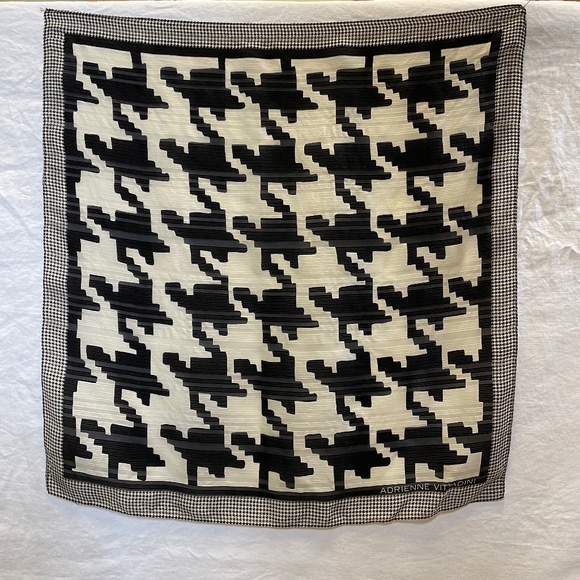 ADRIENNE VITTADINI 100% silk scarf, 20'' X 20''. «Pied de Poule» pattern. - Picture 3 of 9